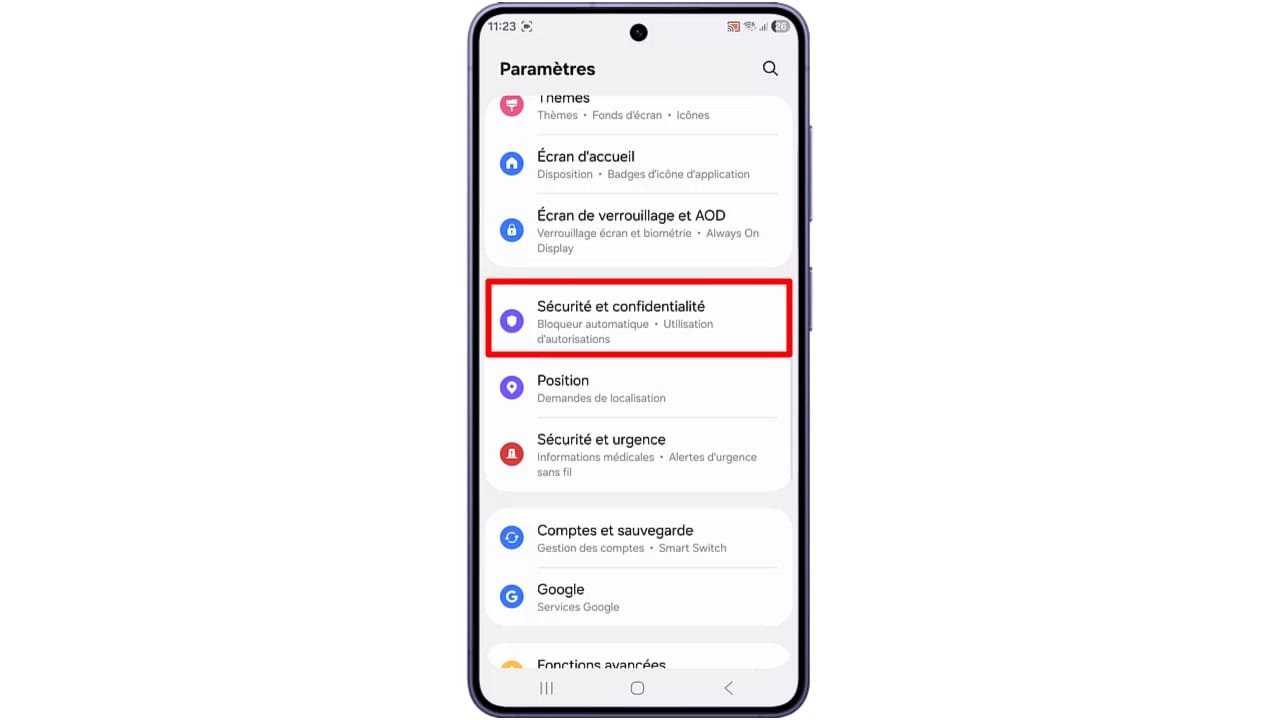 Étape 2 : Faites défiler vers le bas et accédez à la section « Sécurité et confidentialité ». Faites défiler vers le bas et accédez à la section « Sécurité et confidentialité ».