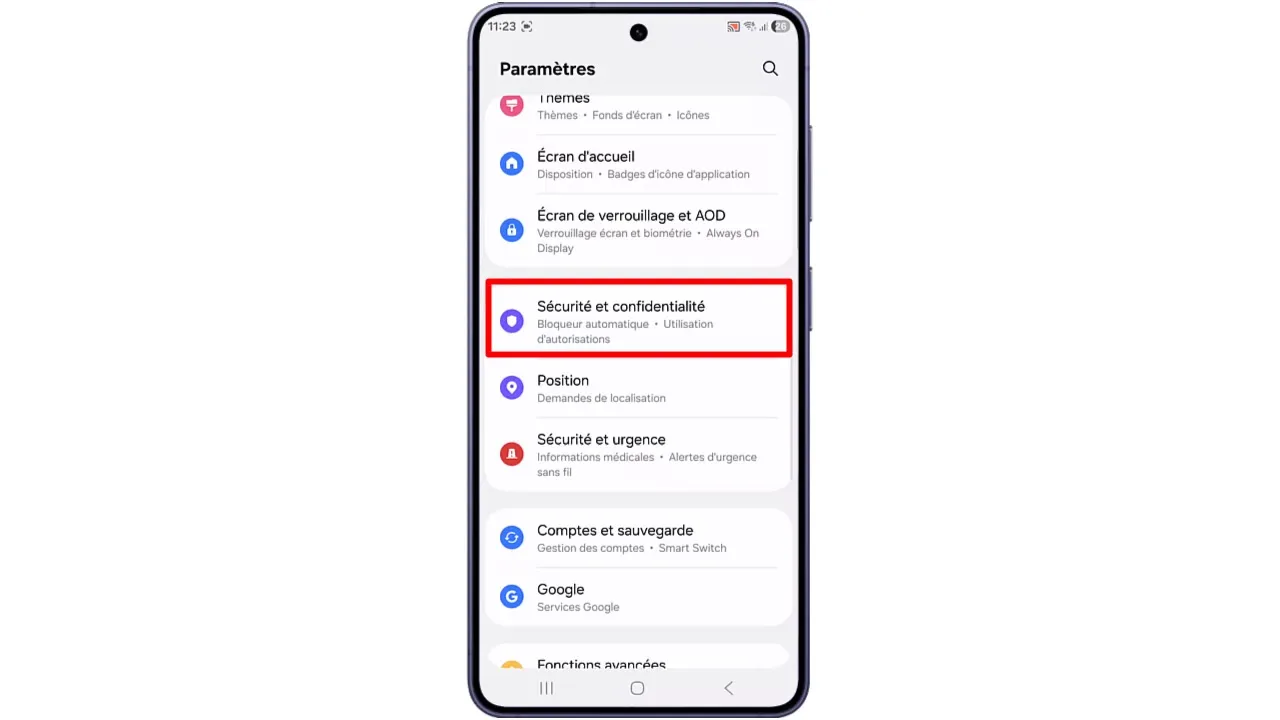 Étape 2 : Faites défiler vers le bas et accédez à la section « Sécurité et confidentialité ». Faites défiler vers le bas et accédez à la section « Sécurité et confidentialité ».