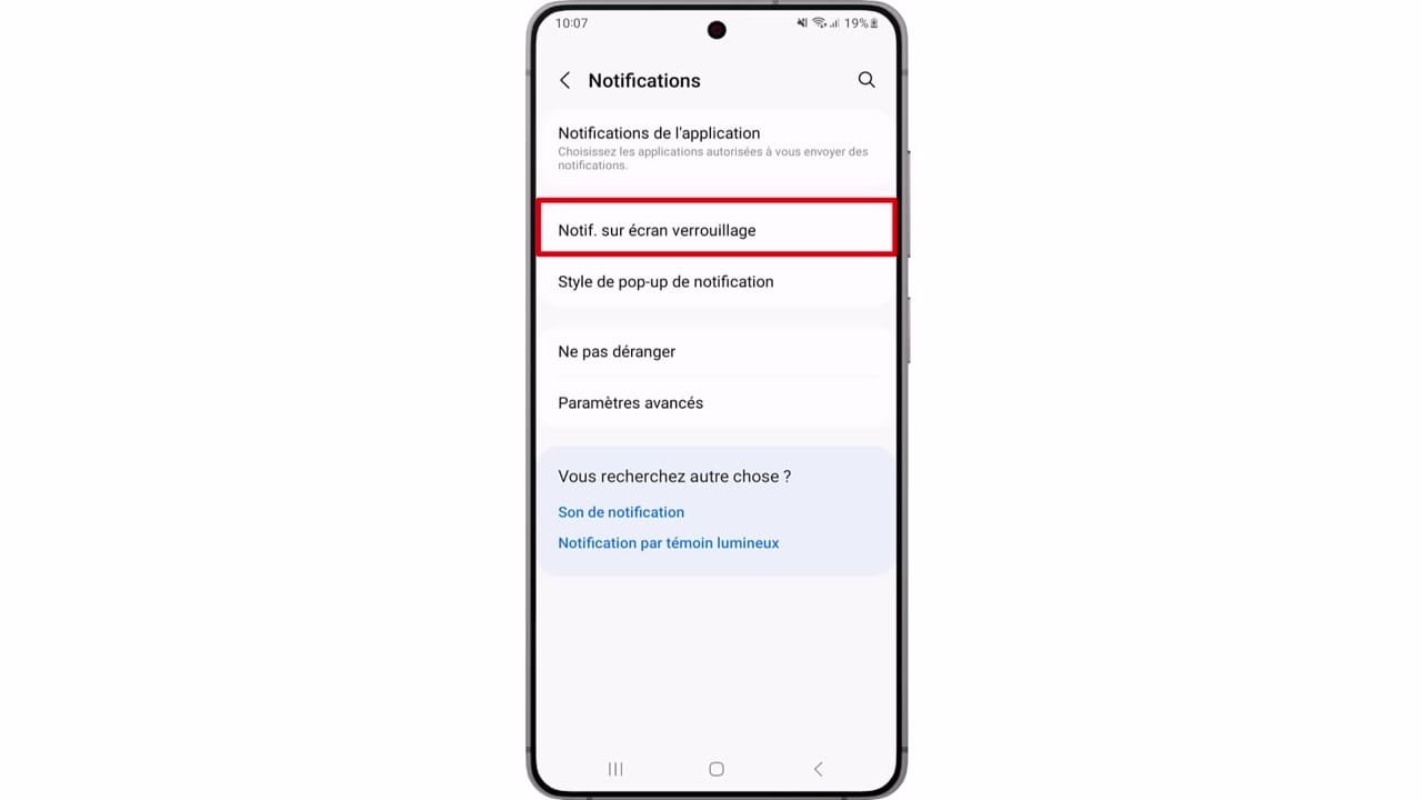 Appuyez sur ‘Notifications sur écran verrouillé’.