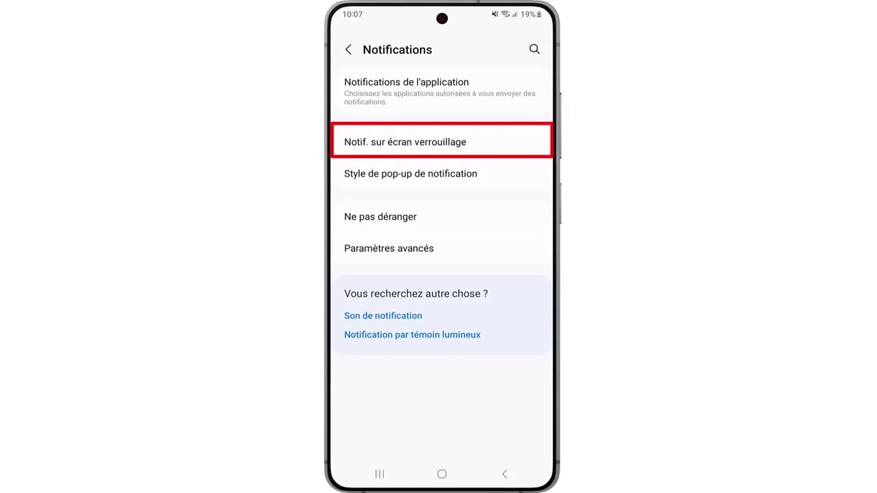 Appuyez sur ‘Notifications sur écran verrouillé’.